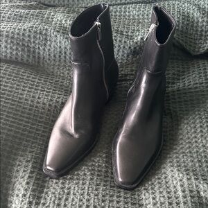 Steve Madden Black Leather Pointed Toe Ankle Boots with Side Zip